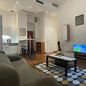  Апартаменты Downtown Family
