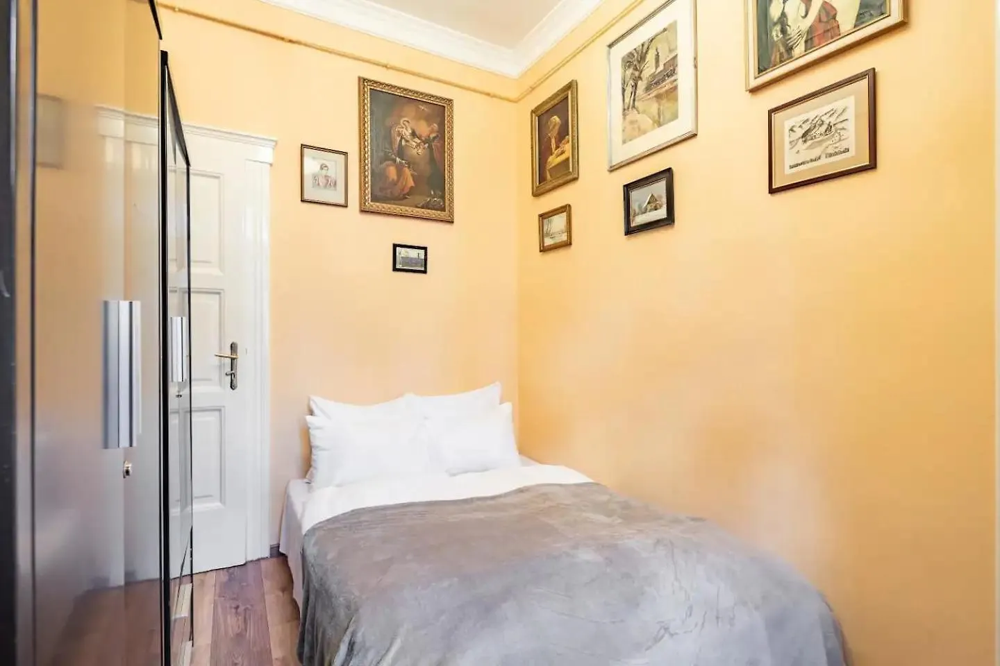 Vamhaz Boulevard Apartments Budapest Hungary